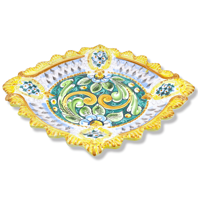 Centro de mesa en cerámica Caltagirone, festoneado y perforado, decoración barroca y flores, ancho aprox 40 cm. Modelo B