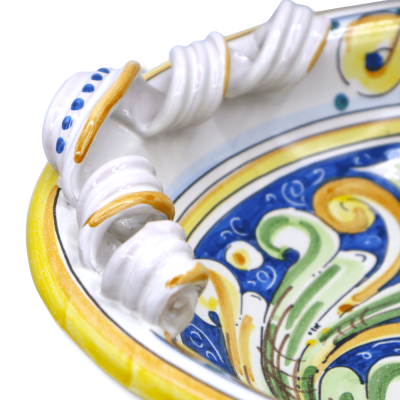 Centro de mesa de cerámica Caltagirone, asas de antorcha con decoración barroca y flores, ancho aproximado 40 cm. Modelo