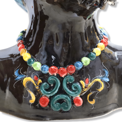 Par de bustos de cerâmica Caltagirone com coroa e decoração do século XVII, cerca de 50 cm de altura. modo CN - 