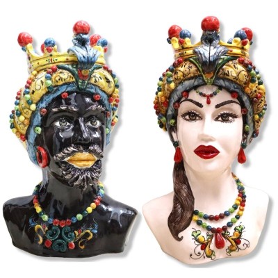 Paire de bustes en céramique de Caltagirone à couronne et décor XVIIème siècle, environ h 50 cm. Mod CN - 