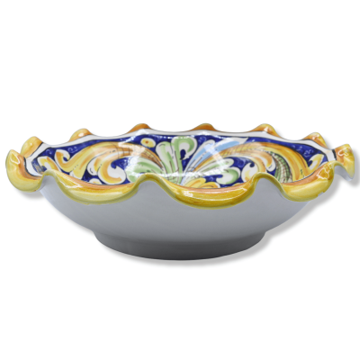 Tafelaufsatz aus Caltagirone-Keramik, gewellt und verziert mit einem Barockmotiv auf blauem Grund, Ø ca. 35 cm. BR-Mod -