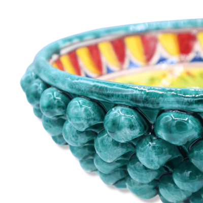 Support Pigna en céramique Caltagirone vert-de-gris, décor XVIIème siècle et charrette sicilienne, Ø 27 cm, h environ 17