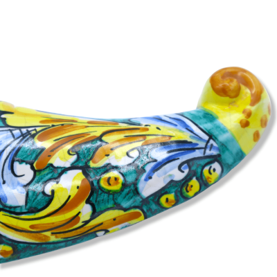 Lune en céramique de Caltagirone, émail Craquelé et décor baroque sur fond vert de gris - environ h 45 cm. Mode FL - 