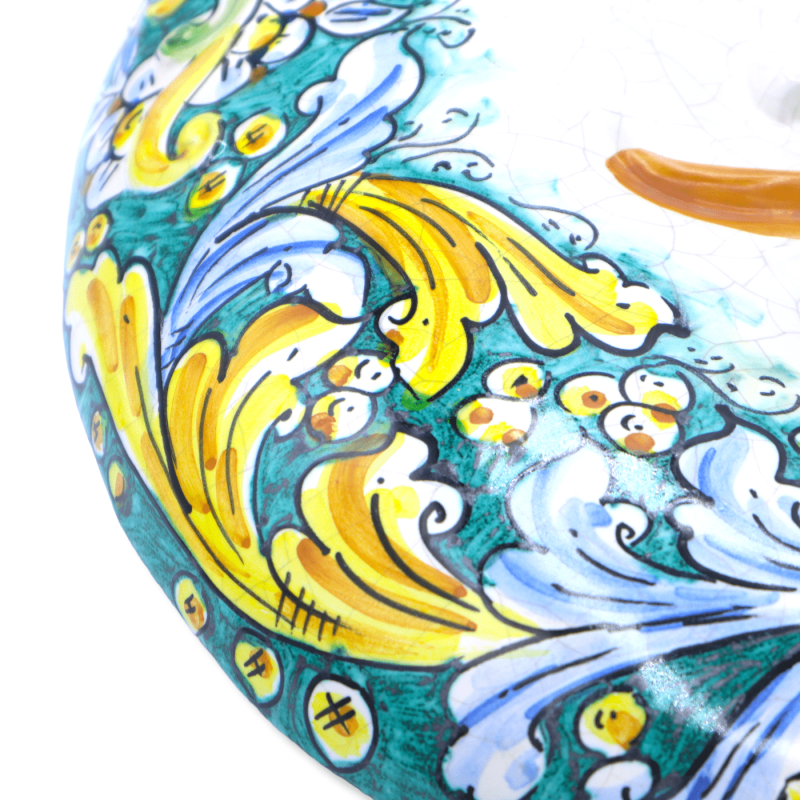 Lune en céramique de Caltagirone, émail Craquelé et décor baroque sur fond vert de gris - environ h 45 cm. Mode FL - 
