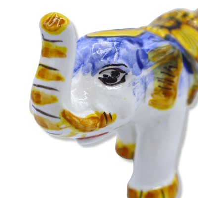 Petit éléphant porte-bonheur en céramique sicilienne, décoration au choix, h 10 x 13 L cm environ. (1 pièce) Mod GR - 