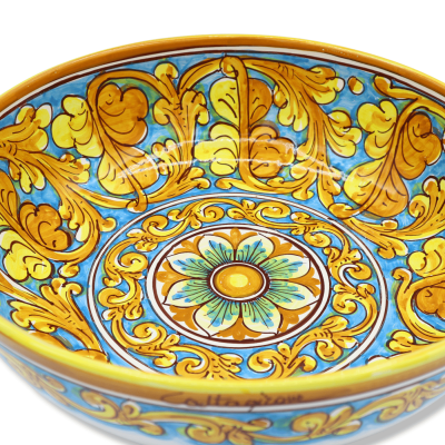 Salad bowl or Spaghetti bowl in Caltagirone ceramic with baroque and floral decoration, Ø approx. 35 cm. - 