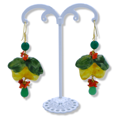 Cytrynowe kolczyki z wisiorkiem z ceramiki Caltagirone, wys. ok. 7 cm. z zielonym agatem i koralem bambusowym - 