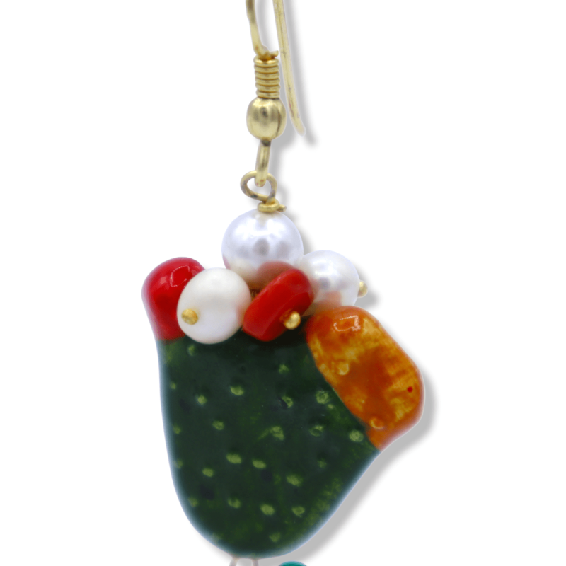 Oreczki z ceramiki z Caltagirone, w kształcie płyny ficodindy z zieloną agatą, perłami i naturalnymi kamieniami - 