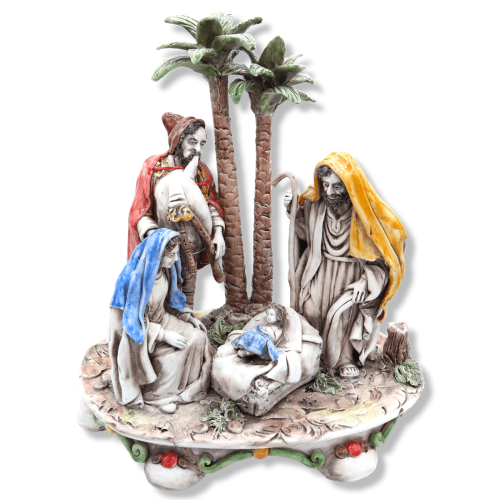 Große Keramikkrippe aus Caltagirone, Heilige Familie mit Dudelsackspieler und Palmen auf barockem Sockel, ca. 37 x 33 cm