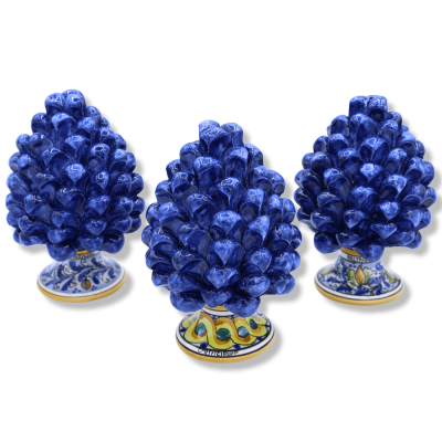 Pinha de cerâmica siciliana de Caltagirone, pinceladas em azul cobalto, haste com decoração aleatória (1 peça) h aprox. 