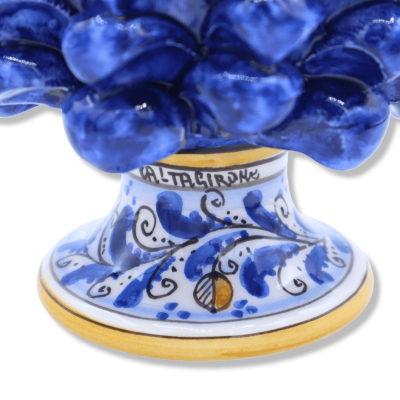 Pinha de cerâmica siciliana de Caltagirone, pinceladas em azul cobalto, haste com decoração aleatória (1 peça) h aprox. 