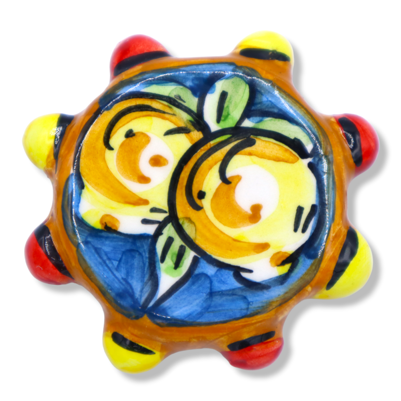 Ímã cerâmico Caltagirone em forma de pandeiro siciliano, Ø 6 cm aprox. (1 unidade) decoração aleatória - 