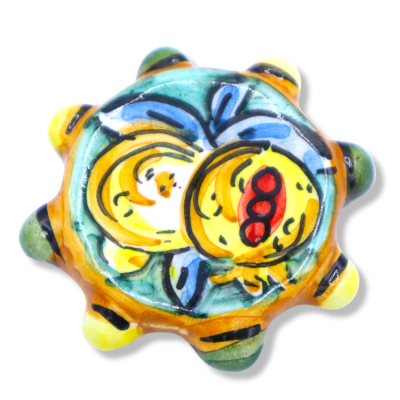 Ímã cerâmico Caltagirone em forma de pandeiro siciliano, Ø 6 cm aprox. (1 unidade) decoração aleatória - 