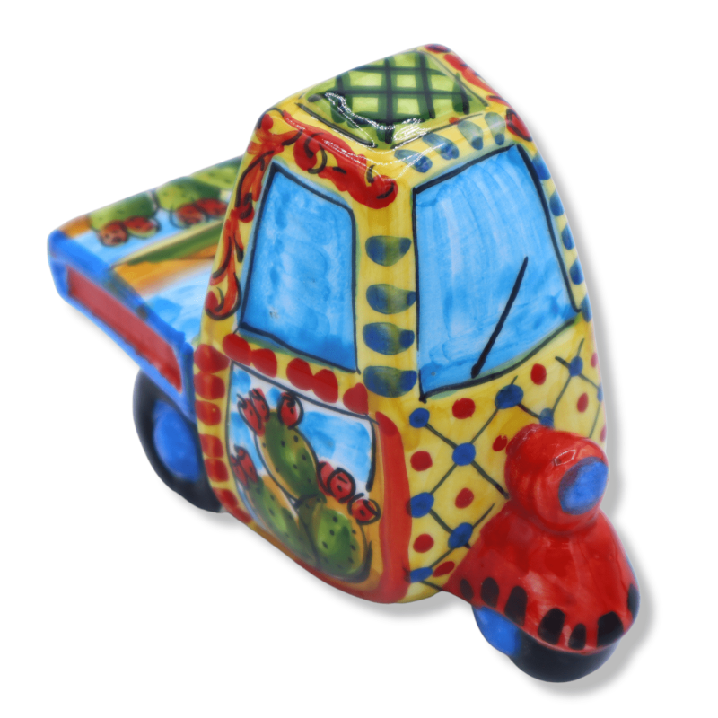 Ceramiczny motocykl Ape firmy Caltagirone, dł. ok. 10 cm (1 sztuka), kolor losowy, dekoracja w kształcie sycylijskiego w