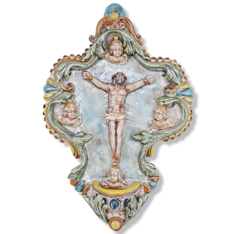 Bénitier en céramique de Caltagirone fini en or pur et nacre, crucifix et anges en relief, h 35 cm x L20 cm environ. - 