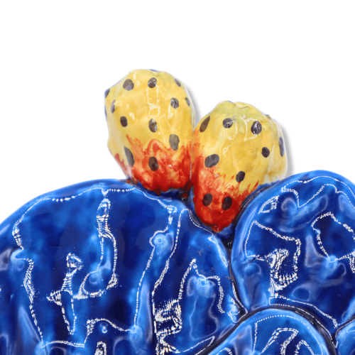 Centro de mesa con tunas pálidas en cerámica siciliana hecha a mano, fondo azul y 2 opciones de tamaño -  2