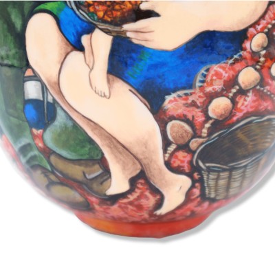 Oeuf en céramique fine sicilienne avec une scène décorée à la main représentant une famille de pêcheurs, d'environ 18 cm