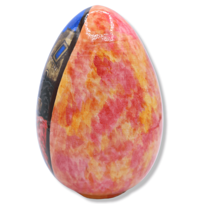 Uovo in pregiata ceramica siciliana con scena raffigurante una famiglia di pescatori decorato a mano h 18 cm ca. Mod. CH