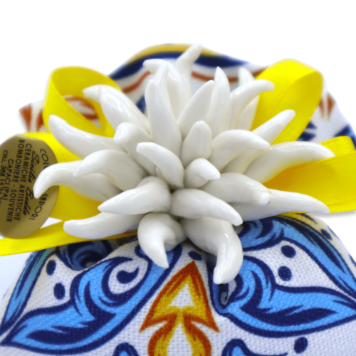 Bolsa de algodón con estampado de mayólica siciliana con anémona de cerámica Ø 6 cm - 5 almendras garrapiñadas en el int 2