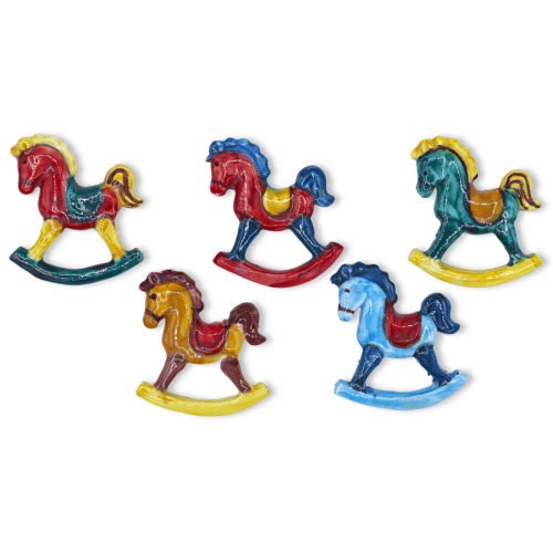 Magneet schommelpaard, Caltagirone keramiek, diverse decoraties en kleuren, ca. 6 x 5 cm (1 stuk) - 