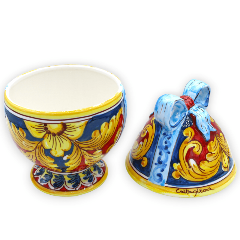 Huevo de joyería con cinta en cerámica Caltagirone, decoración barroca con fondo rojo y azul, h 27 cm aprox. Mod puede -