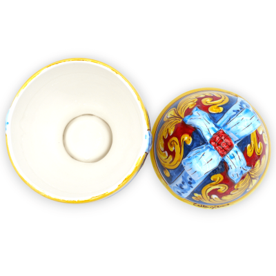 Schmuckei mit Band aus Caltagirone-Keramik, Barockdekor auf rotem und blauem Grund, H ca. 27 cm. CAN-Mod - 