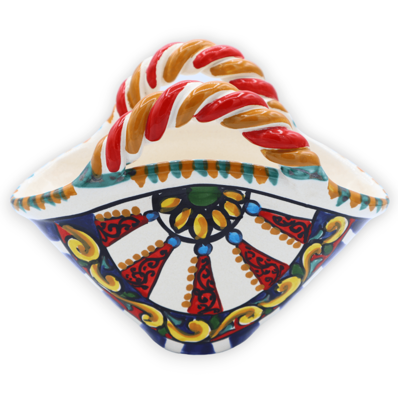 Caltagirone coffa van keramiek met vijgschep applicatie, Siciliaanse karrenwiel decoratie, L 20 cm x h 17 cm ca. - 