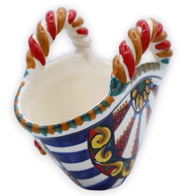 Coffa aus Caltagirone-Keramik mit Feigenkaktus-Schaufelapplikation, sizilianisches Wagenraddekor, L 20 cm x H 17 cm ca. 