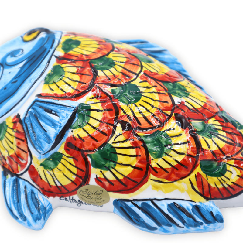 Peixe de parede em cerâmica Caltagirone C 34 x h 18 cm aprox. decorado com motivo de cauda de pavão sobre fundo azul - 