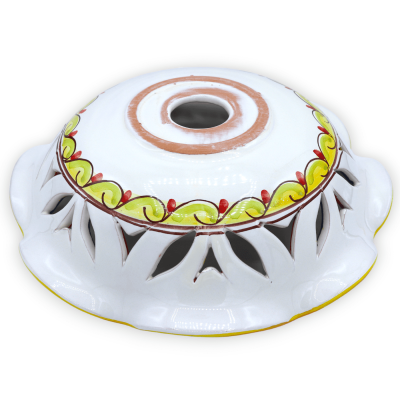 Ceramiczny żyrandol Caltagirone, ząbkowany i perforowany, różne rozmiary (1 szt.) barokowa dekoracja na niebieskim tle -