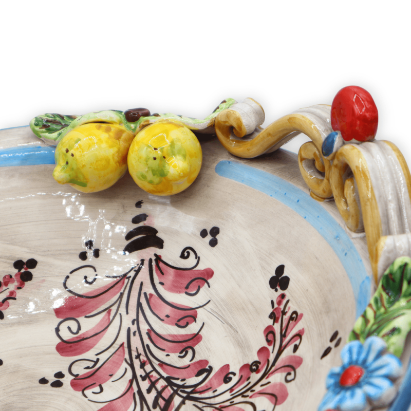 Caltagirone keramiek middenstuk, met gekleurde applicaties en '600 decoratie, Ø 37 cm ca. - 