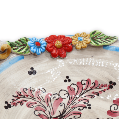 Caltagirone keramiek middenstuk, met gekleurde applicaties en '600 decoratie, Ø 37 cm ca. - 