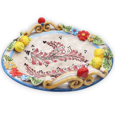 Caltagirone keramiek middenstuk, met gekleurde applicaties en '600 decoratie, Ø 37 cm ca. - 