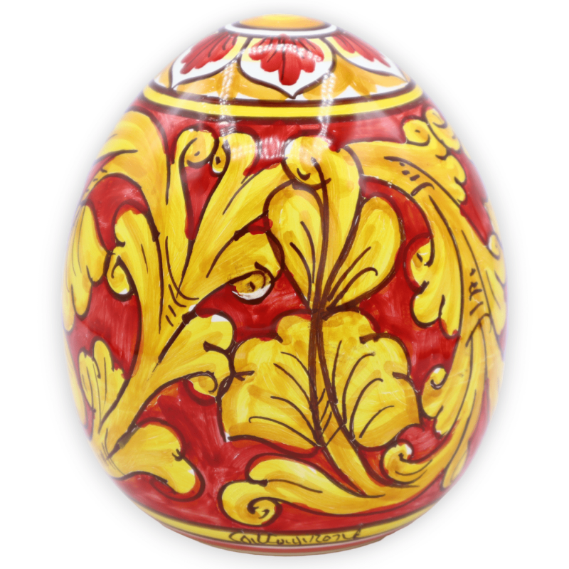 Ovo de cerâmica Caltagirone, decoração barroca sobre fundo vermelho, altura 15 cm e Ø 13 cm aprox. Mod. TD - 