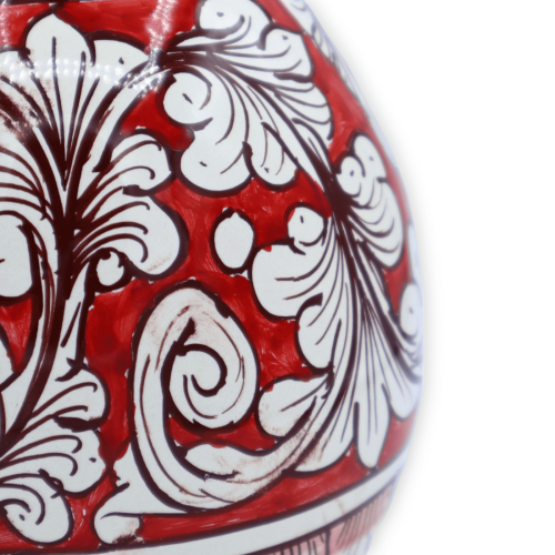 Jajko ceramiczne Caltagirone, biała dekoracja barokowa na czerwonym tle, wys. 15 cm i śr. 13 cm ok. Mod TD -  2
