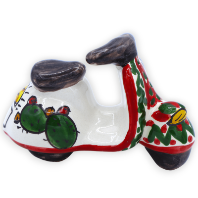 Véhicule Vespa en céramique sicilienne, décor de pelle à figue de Barbarie - L 10 cm et h 7 cm environ. Mod PC - 