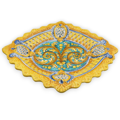 Centro de mesa em cerâmica Caltagirone, decoração barroca recortada e perfurada, l 55 x d 47 cm aprox. Mod BR - 