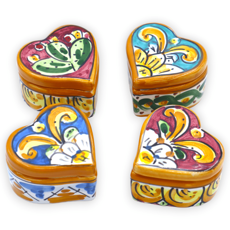 Porta-jóias em cerâmica Caltagirone, em forma de coração, decoração e cor aleatória, a 4 x C 6 cm aprox. (1pc) Mod FL - 