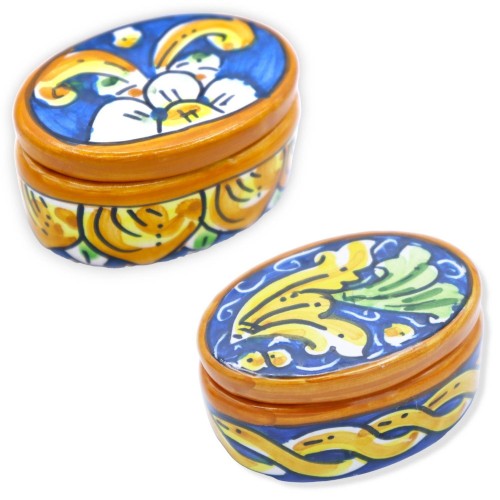 Caltagirone smyckeskrin i keramik, oval form, h 7 x B 4,5 cm ca. (1st) slumpmässig dekoration och färg - 