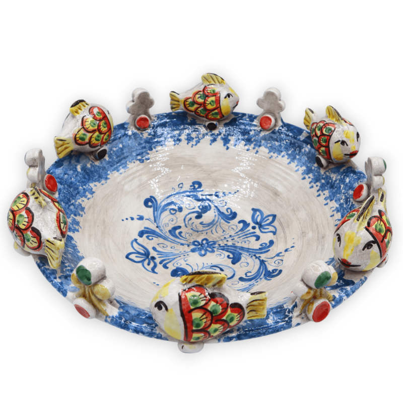 Caltagirone ceramic centerpiece with turned fish and 17th century blue decoration, Ø 30 cm approx. RP mod - 