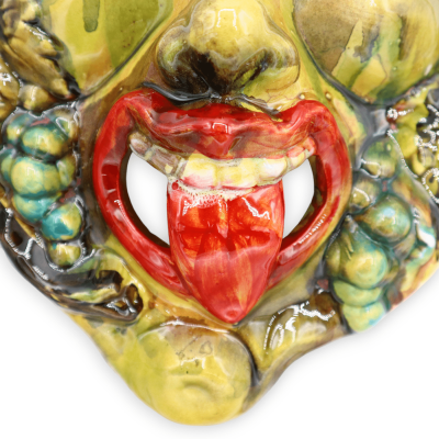 Antropomorf masker in kostbaar keramiek, Druivendecoratie - h 30 cm ca. - 