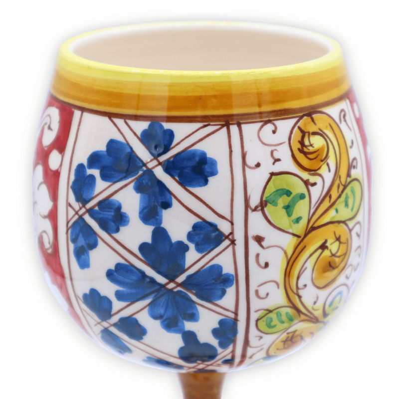 Cálice de cerâmica Caltagirone, decorado com motivos barrocos e florais, altura 20 cm aprox. Mod TD - 