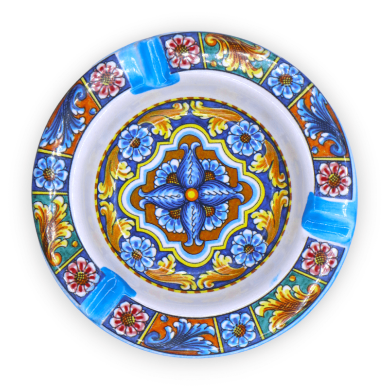 Aschenbecher aus Keramik, mit zufälligem barocken Dekormuster und zufälliger Farbe – Ø ca. 10 cm (1 Stück) - 