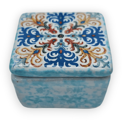 Porta-joias em cerâmica fina, formato quadrado, decoração e cor aleatória, aprox.h 3 x w 5 cm. (1 unidade) - 