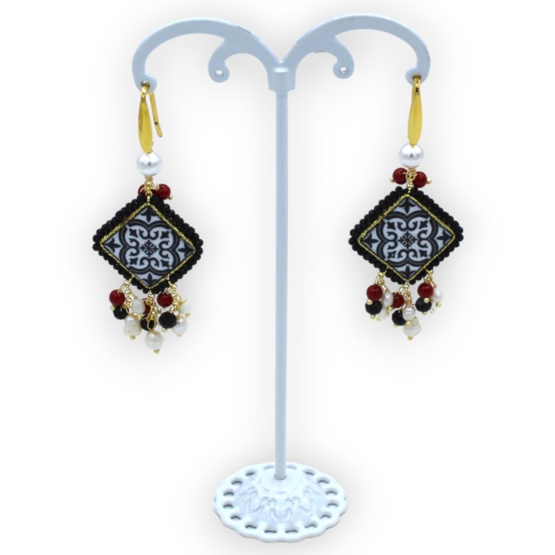 Lavasteen tegeloorbellen, met zwarte Siciliaanse majolica decoratie, scaramazze parels, onyx en natuurstenen - 