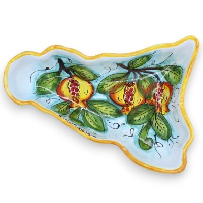 Prato hors d'oeuvre em forma de Sicília em cerâmica siciliana, decoração e cor aleatória, cerca de C 26 x h 20 x d 8 cm.