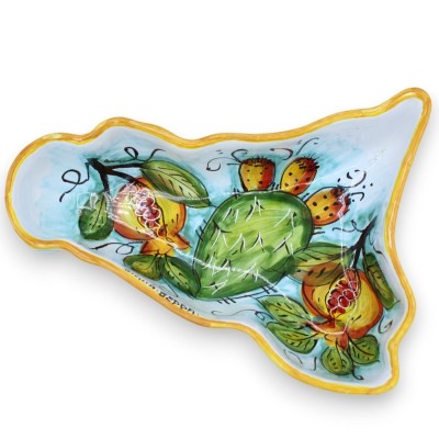 Prato hors d'oeuvre em forma de Sicília em cerâmica siciliana, decoração e cor aleatória, cerca de C 26 x h 20 x d 8 cm.
