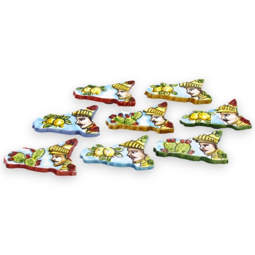 Magnete calamita in ceramica siciliana a forma di Sicilia, decoro e colore casuale, 7 cm x 5 cm ca. (1pz) -  2