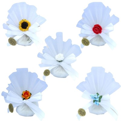 Saccoccino Bianco in Velo di fata con 5 Confetti - colore dei nastri e fiore a scelta (1Unità) - 