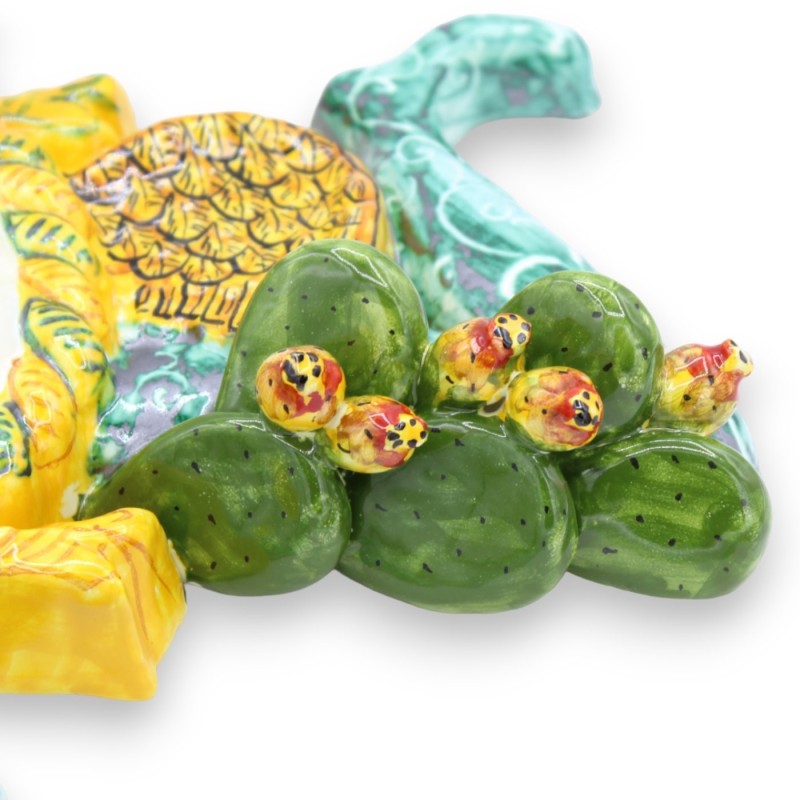 Trinacria de cerâmica siciliana com aplicações de frutas mistas e figo da Índia, fundo verdete - com três opções de tama